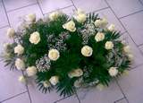 Kytice rostl� - b�l� r��e s gypsofilou - nadstandardn�